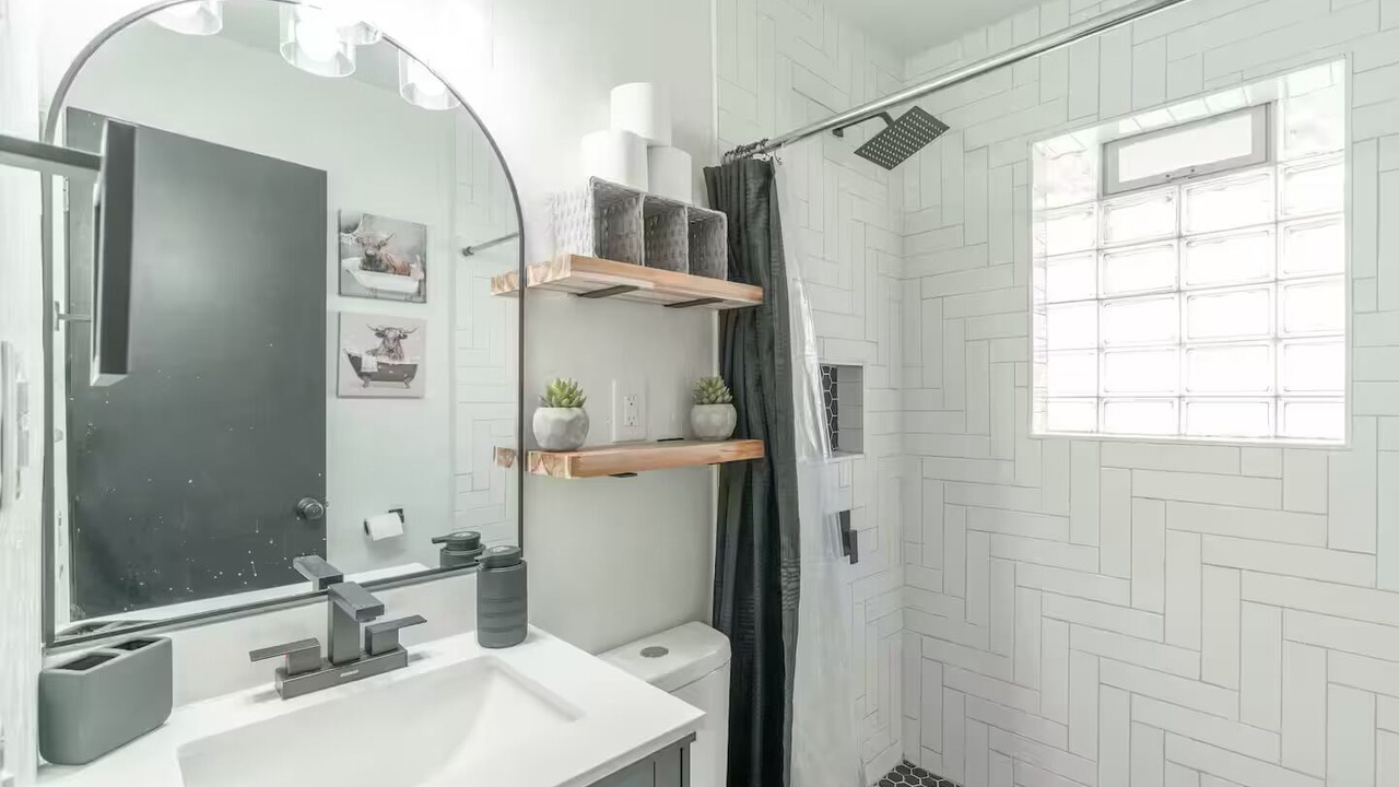 Photo of Bathroom in Central Oklahoma City