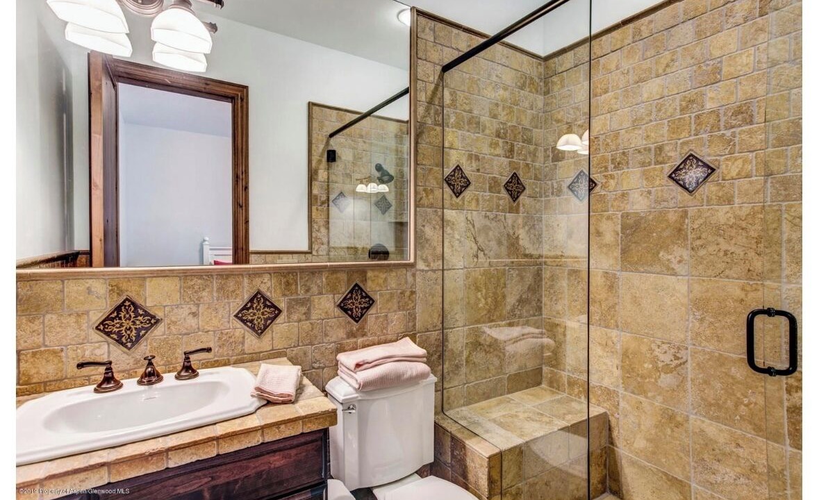 Photo of Bathroom in Aspen Glen
