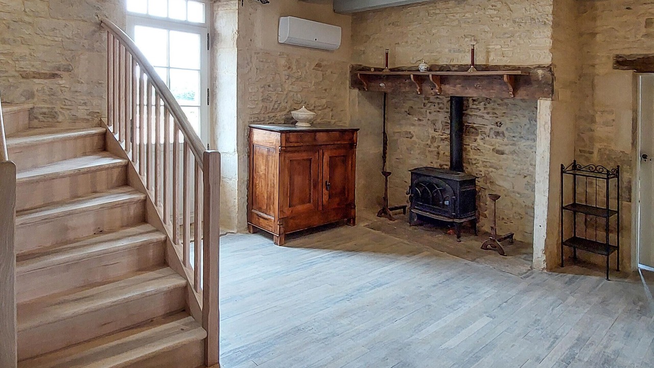 Photo of Others in Montgesty