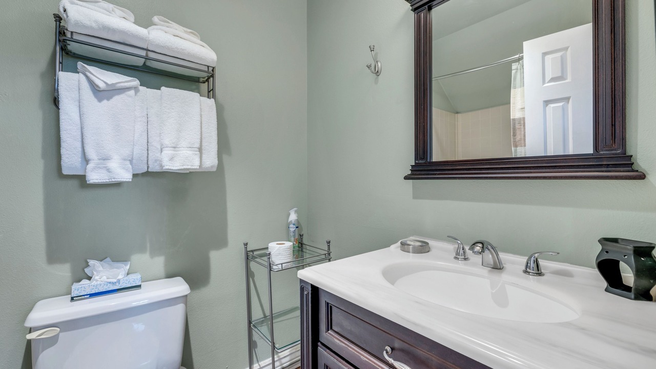 Photo of Bathroom in Four O'Clock