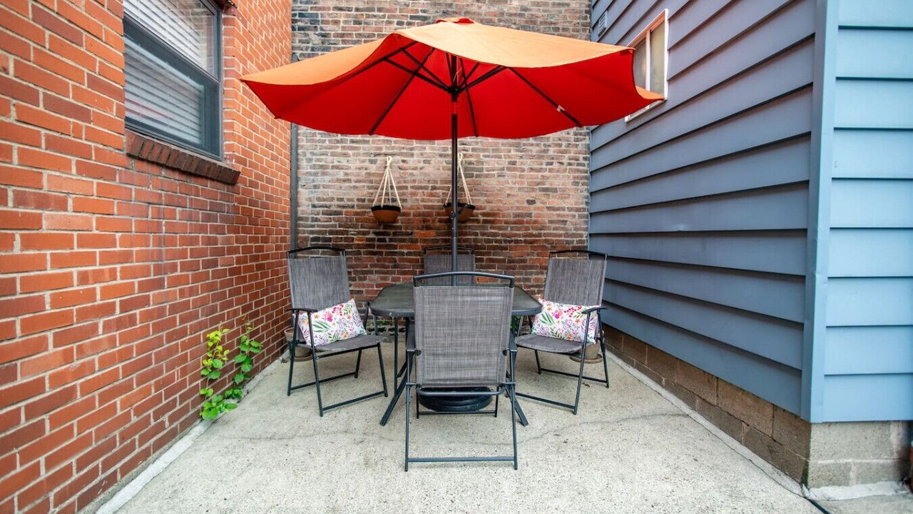 Photo of Outdoor in South Side Flats