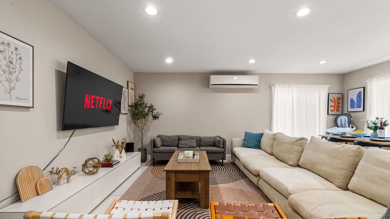 Photo of Livingroom in Midway City
