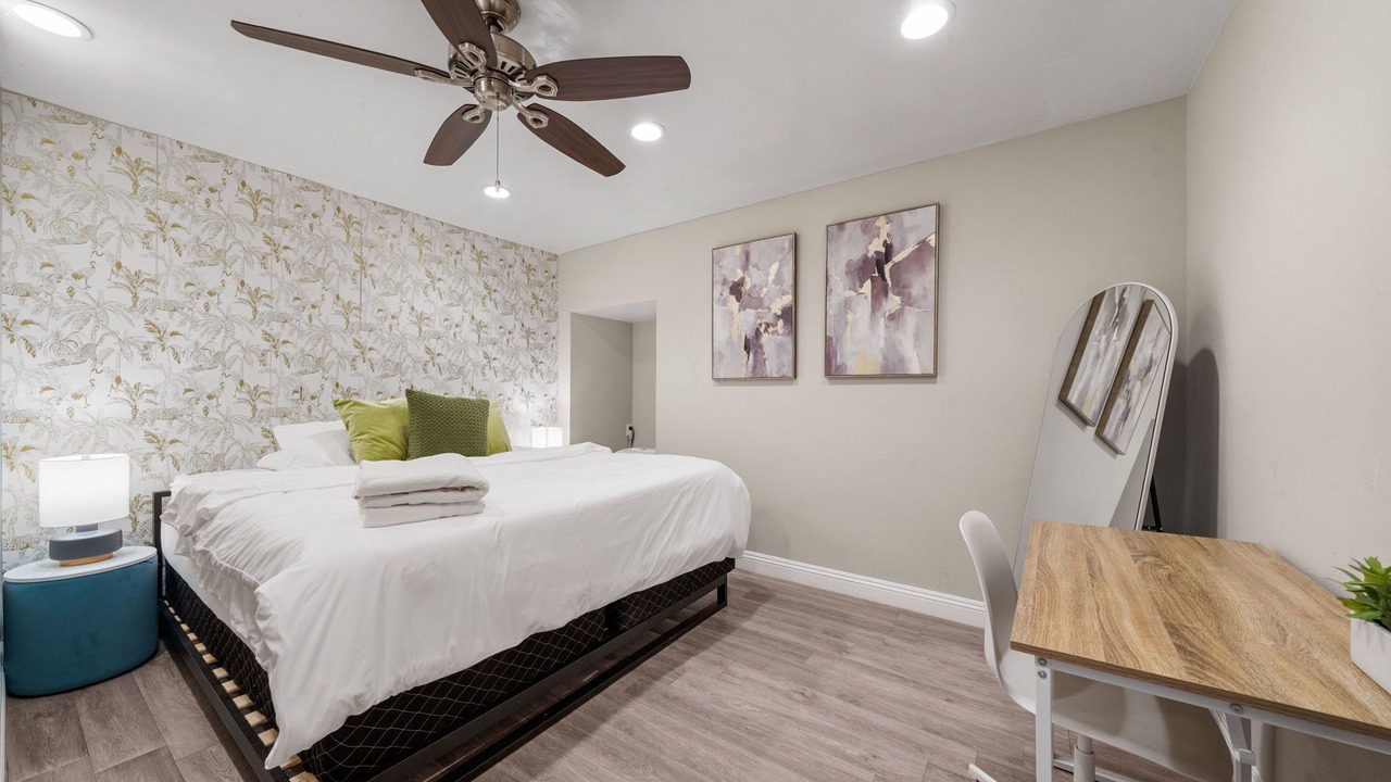 Photo of Bedroom in Midway City