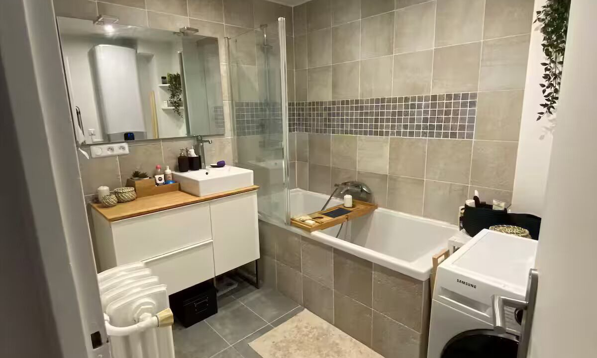 Photo of Bathroom in Colombes