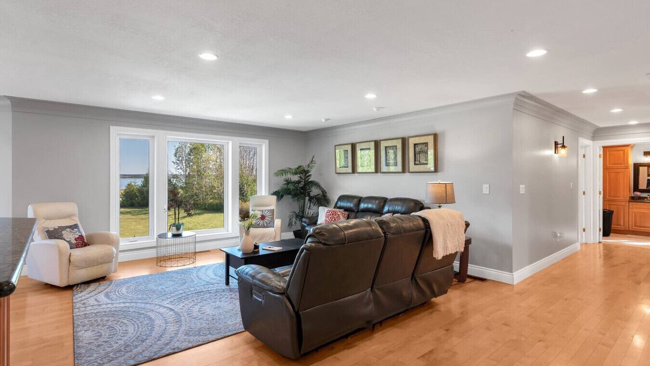 Photo of Livingroom in Wiarton