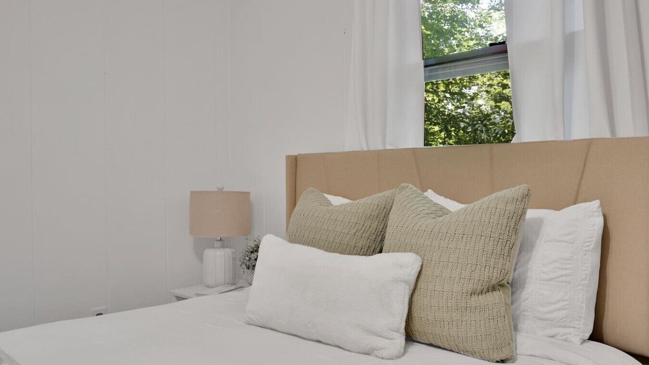 Photo of Bedroom in Gap