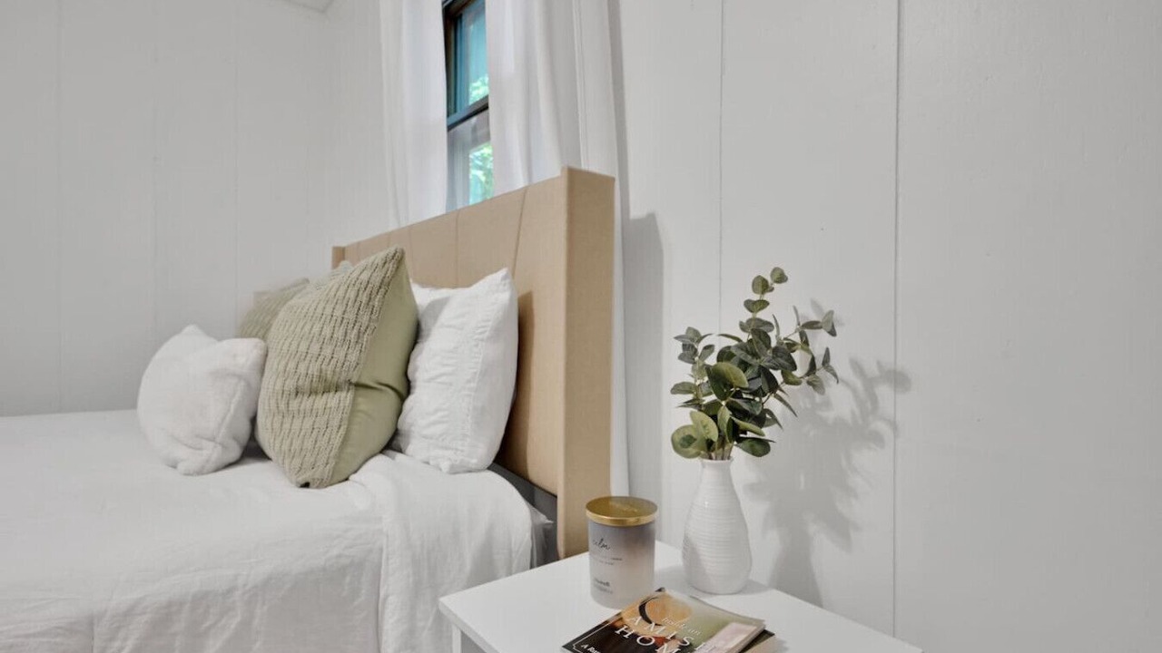Photo of Bedroom in Gap