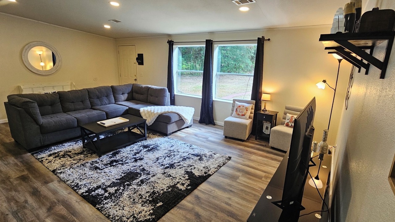 Photo of Livingroom in Navasota