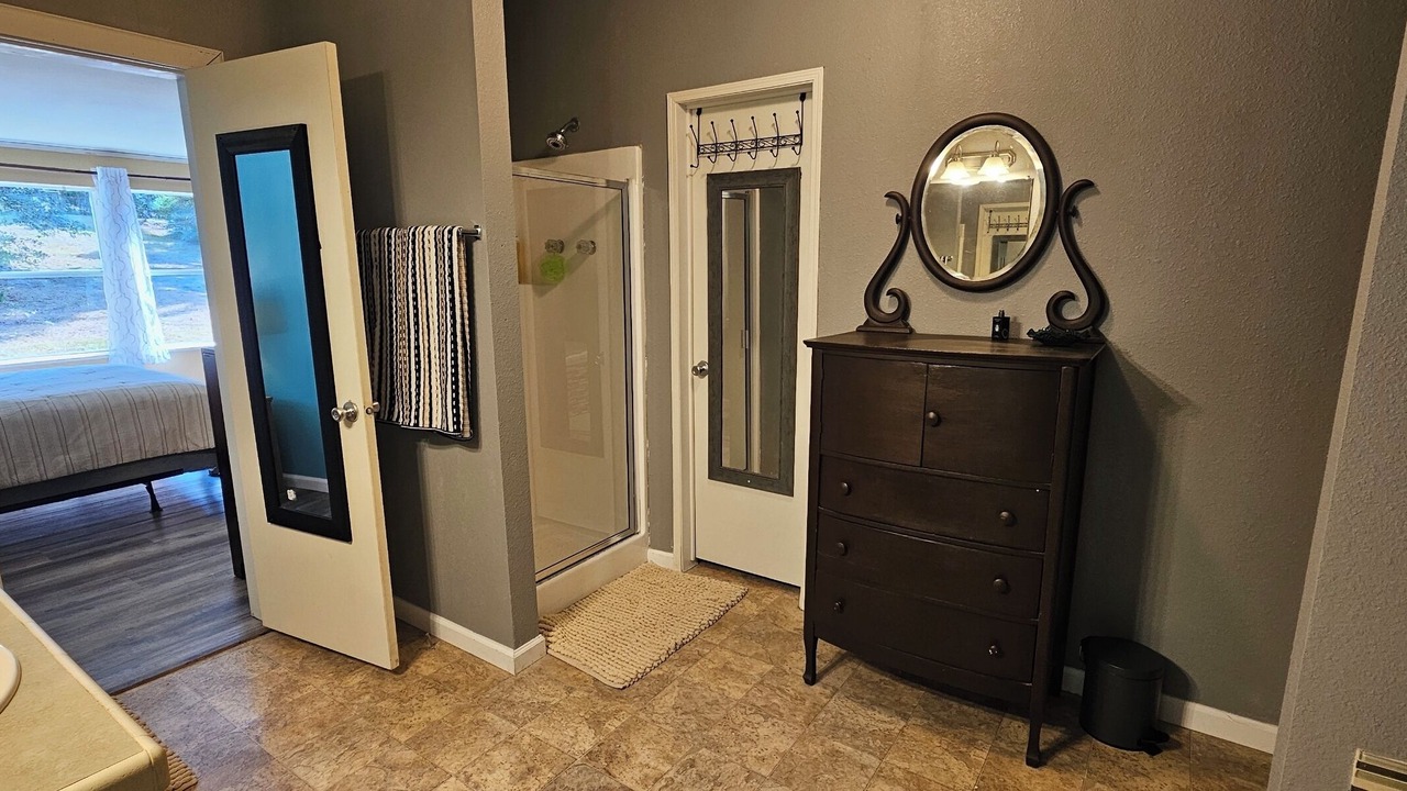 Photo of Bedroom in Navasota