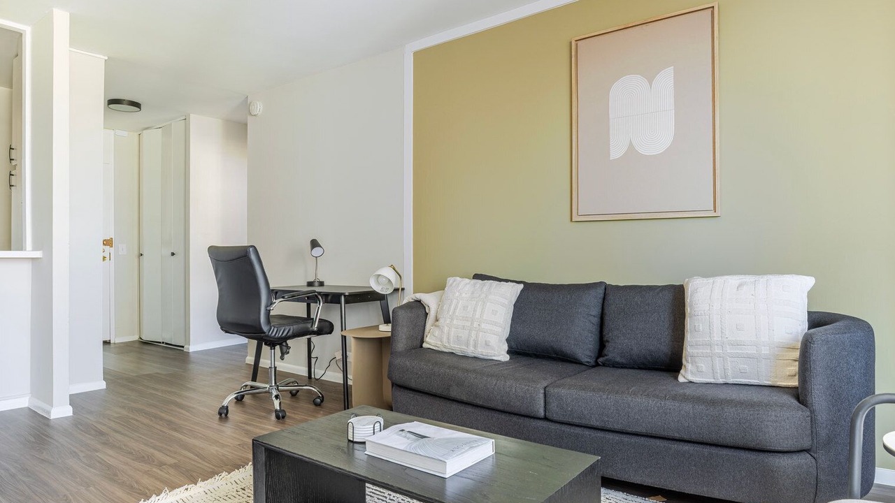 Photo of Livingroom in Lake View East