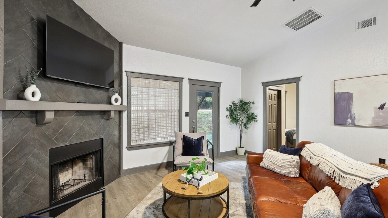 Photo of Livingroom in Graford