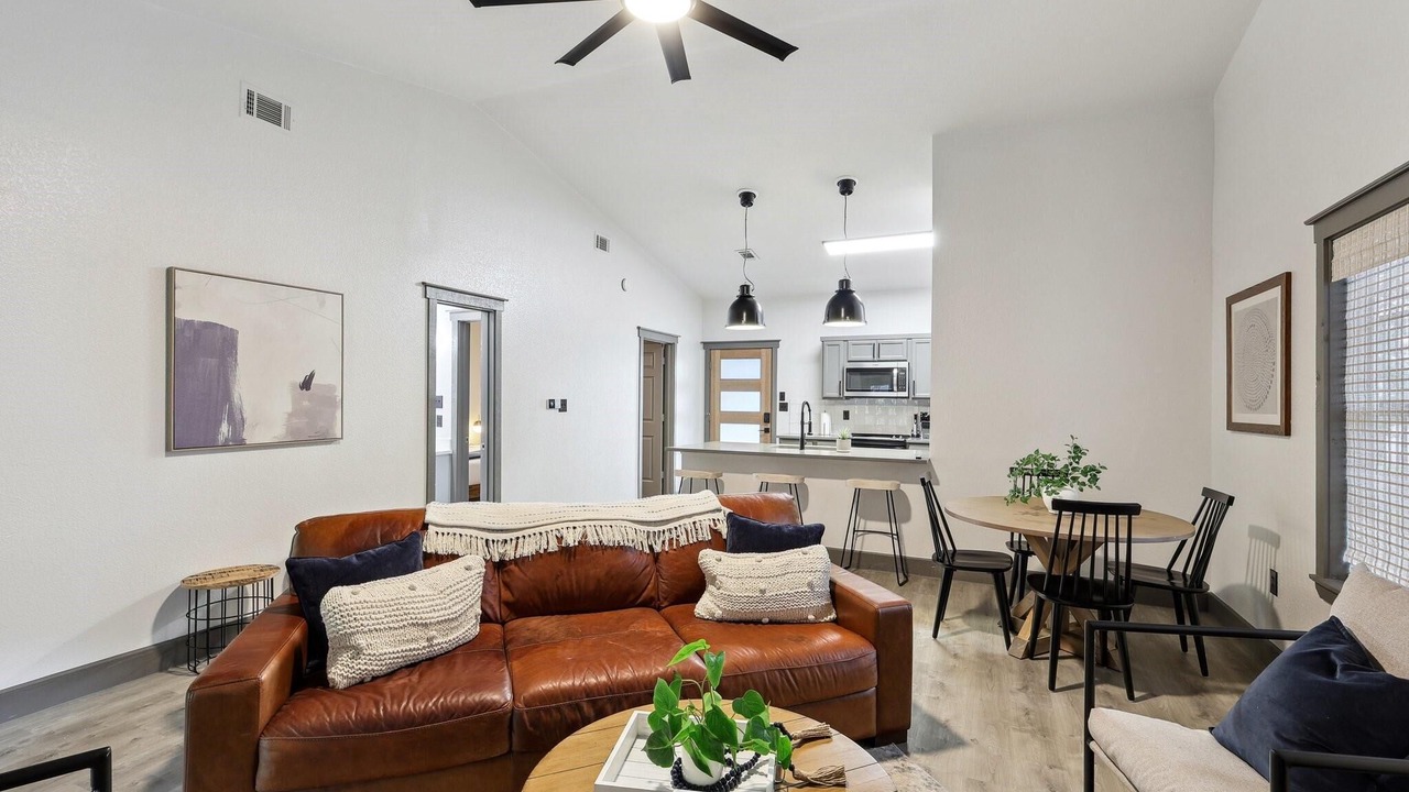 Photo of Livingroom in Graford