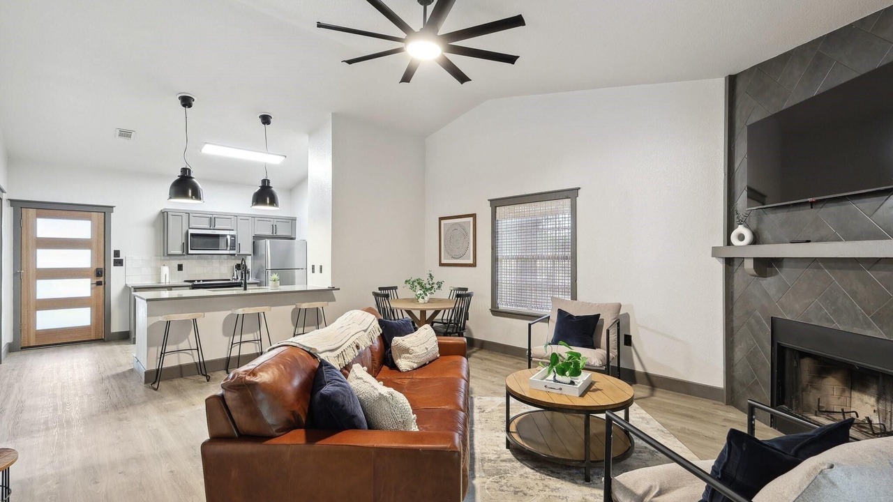 Photo of Livingroom in Graford
