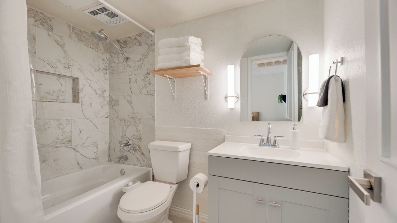 Photo of Bathroom in Knox - Henderson