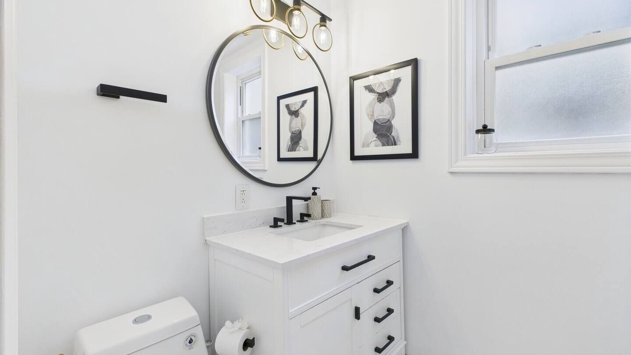 Photo of Bathroom in Lakeview