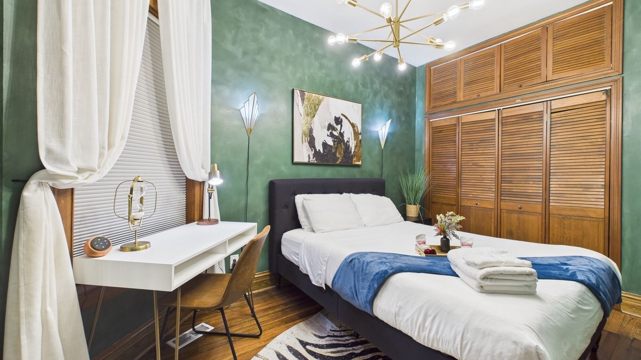 Photo of Bedroom in Lakeview