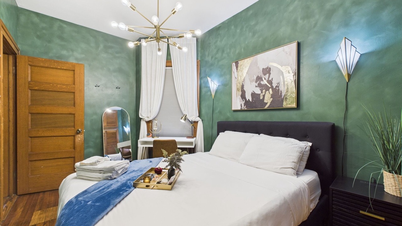 Photo of Bedroom in Lakeview