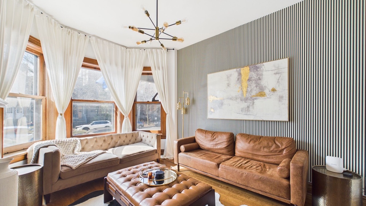 Photo of Livingroom in Lakeview