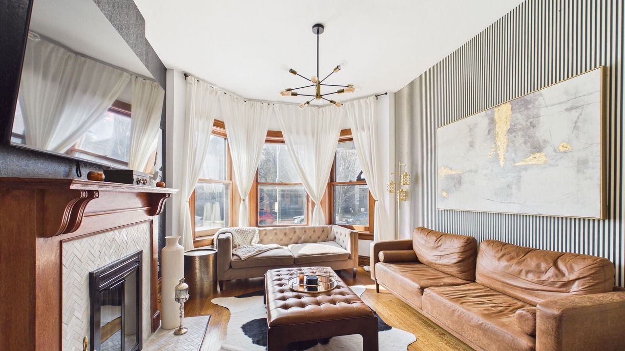 Photo of Livingroom in Lakeview