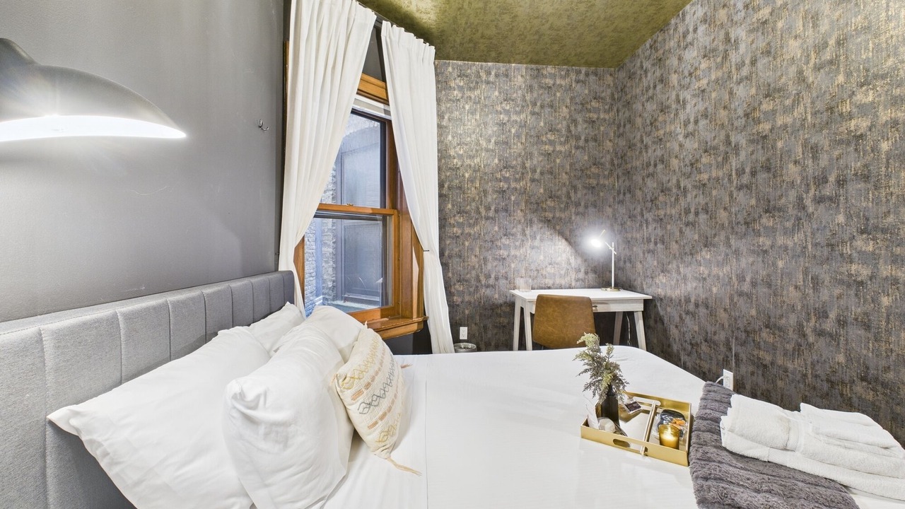 Photo of Bedroom in Lakeview