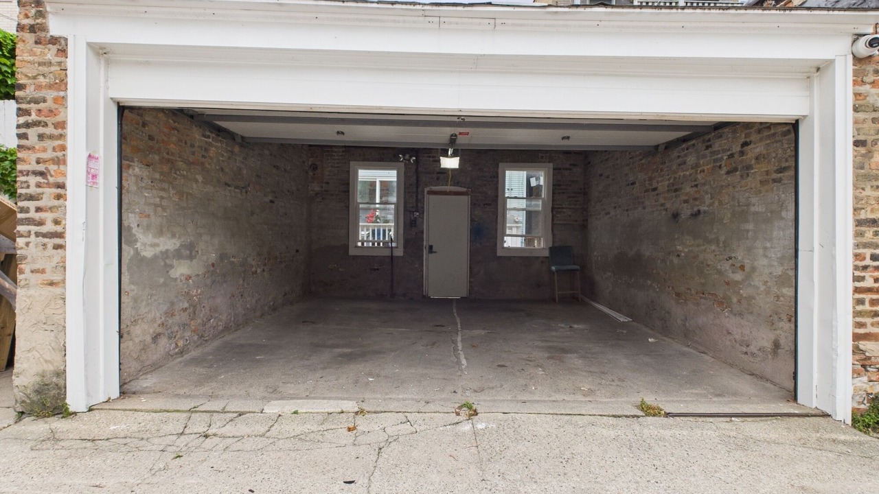 Photo of Outdoor in Lakeview