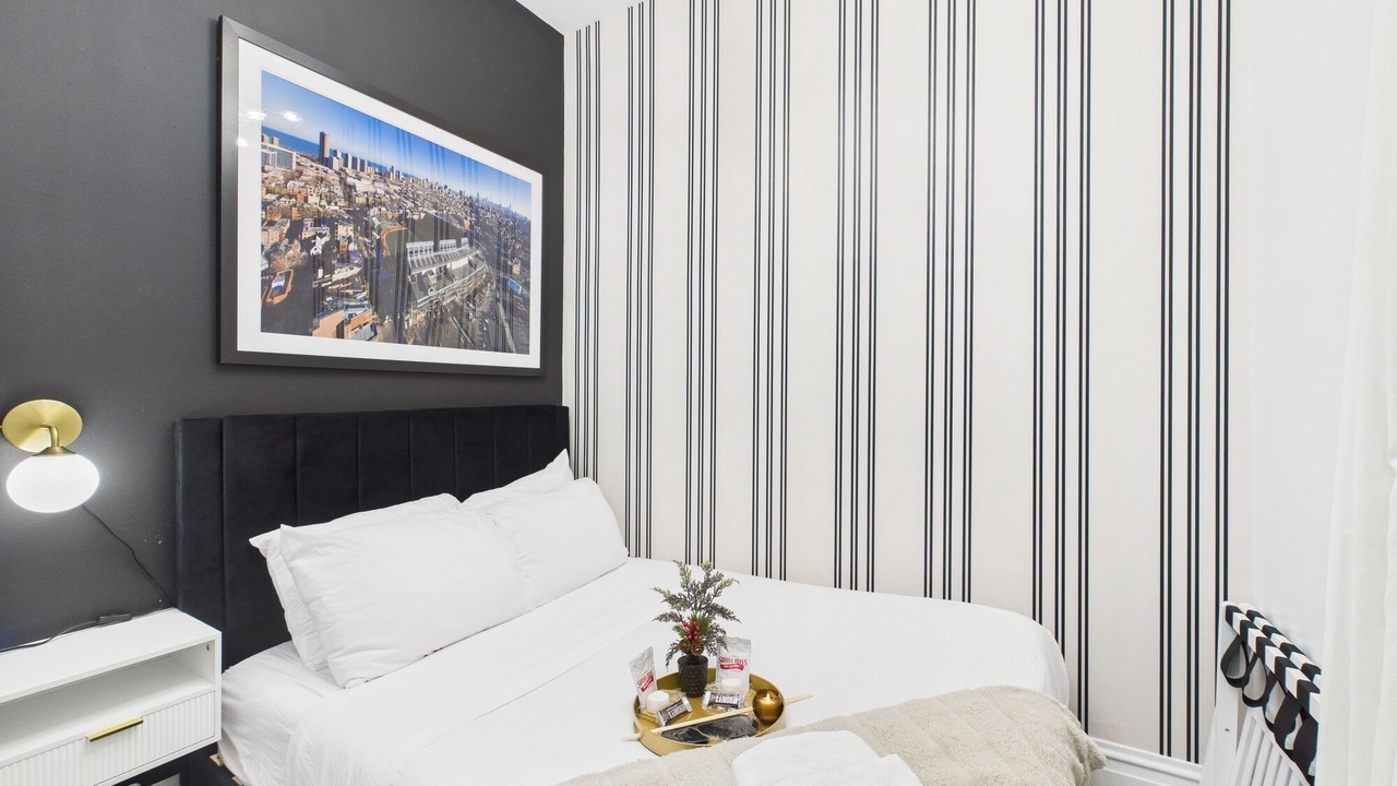 Photo of Bedroom in Lakeview