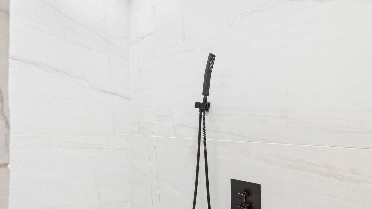 Photo of Bathroom in Lakeview