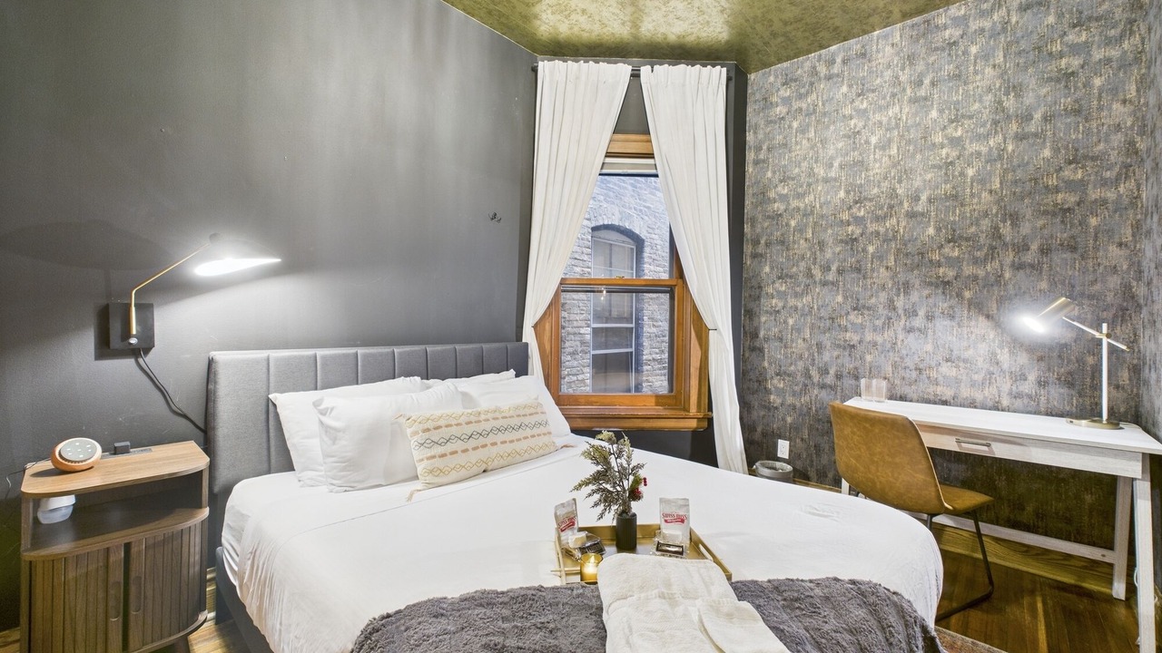 Photo of Bedroom in Lakeview