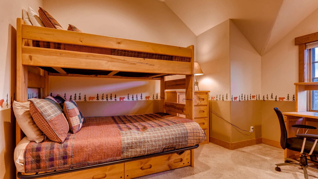 Photo of Bedroom in Breckenridge Heights