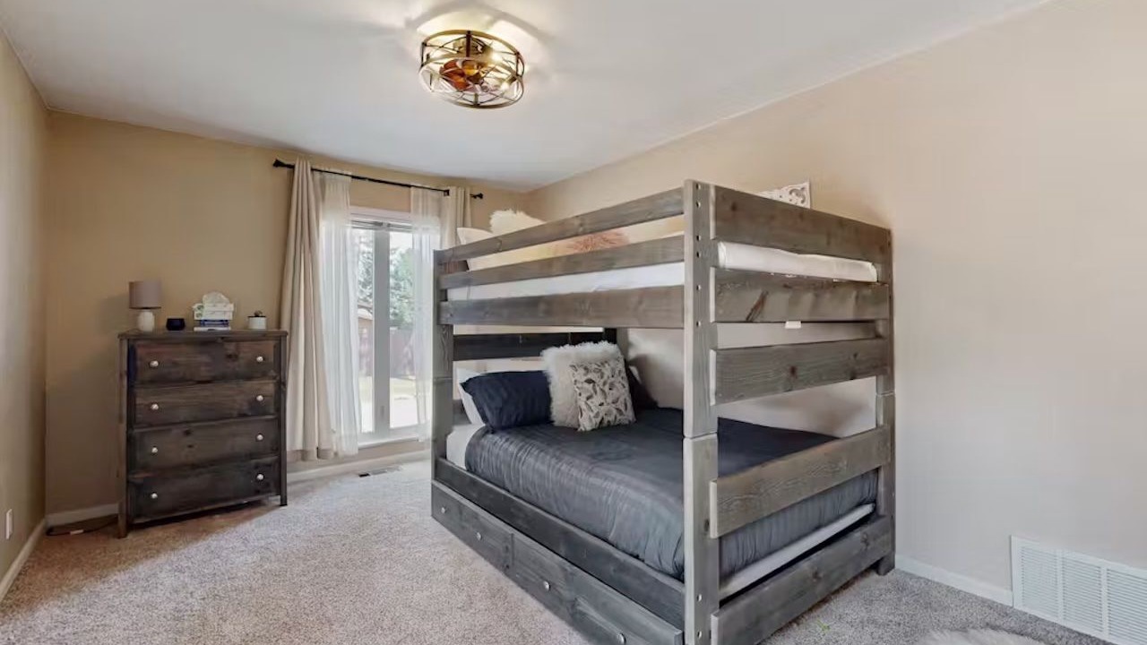 Photo of Bedroom in Lakeside