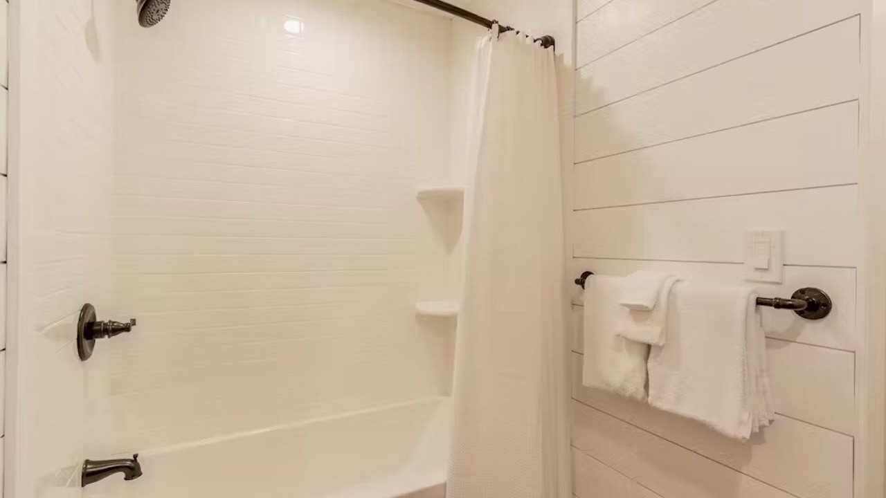 Photo of Bathroom in Lakeside