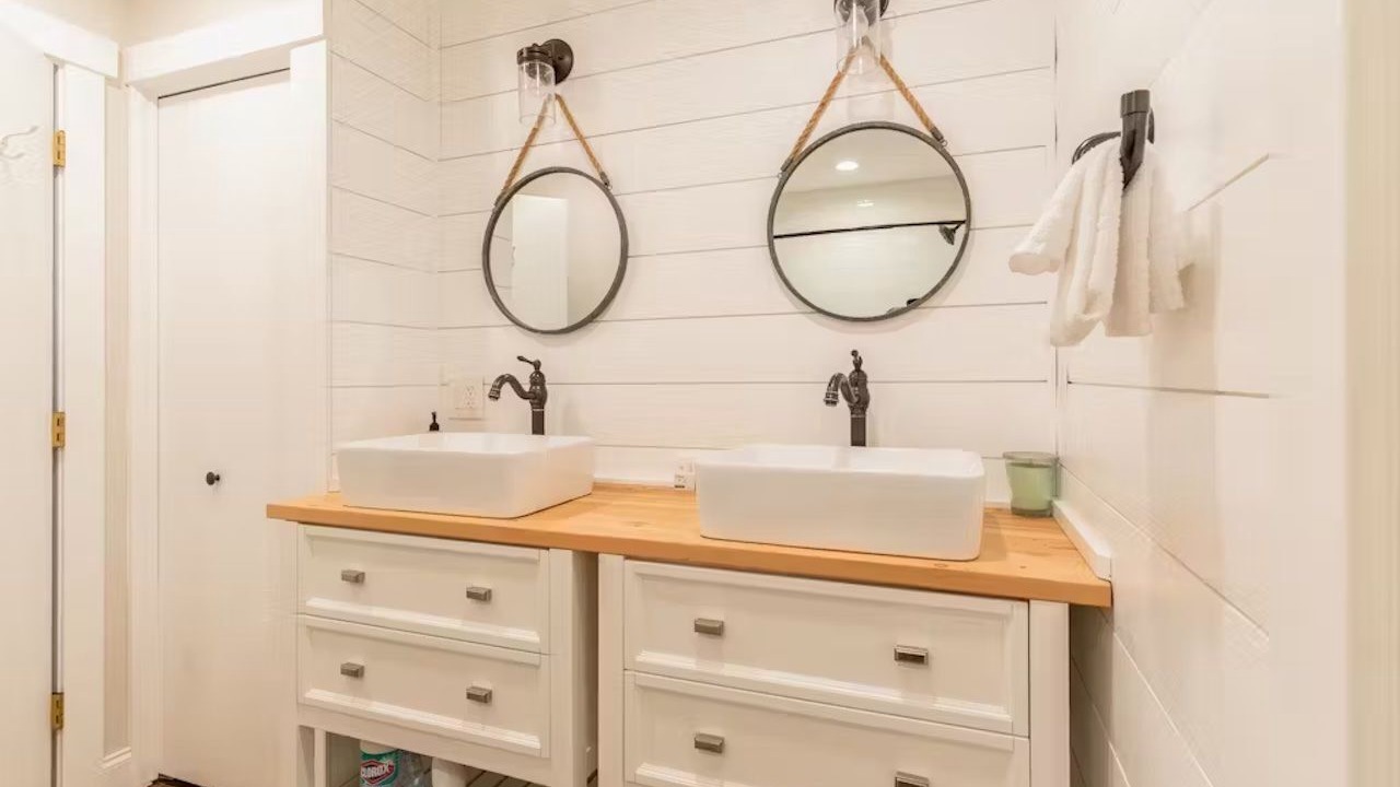 Photo of Bathroom in Lakeside