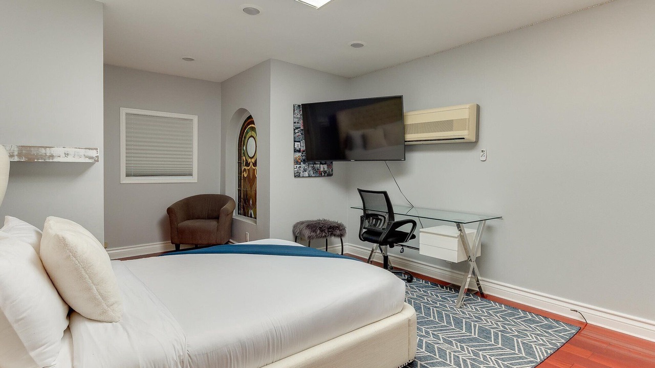 Photo of Bedroom in Beverly Hills