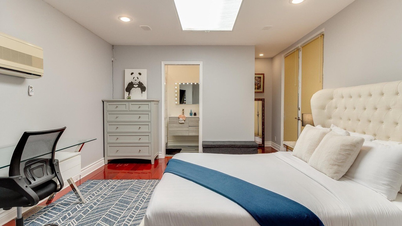 Photo of Bedroom in Beverly Hills