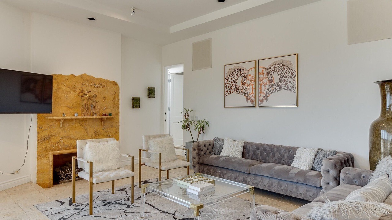 Photo of Livingroom in Beverly Hills