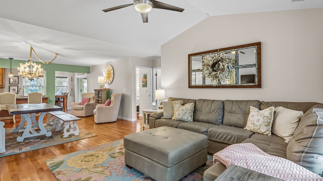 Photo of Livingroom in Tranquil Harbour