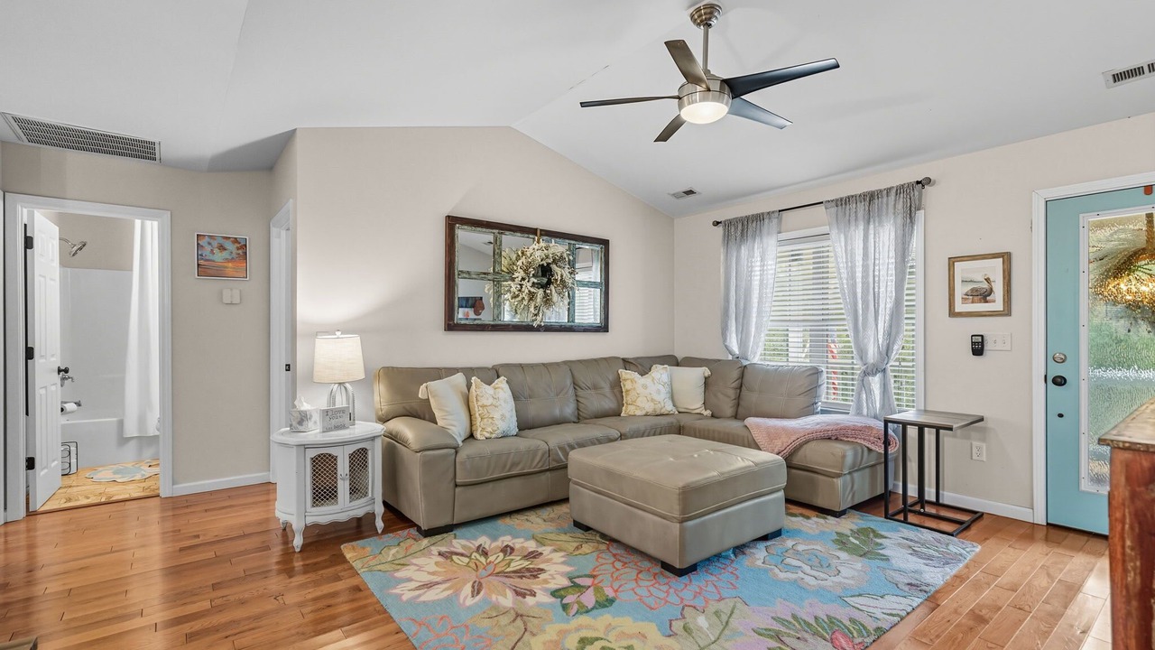 Photo of Livingroom in Tranquil Harbour