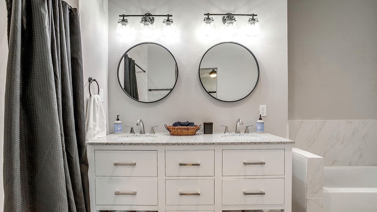 Photo of Bathroom in Lake Bridgeport