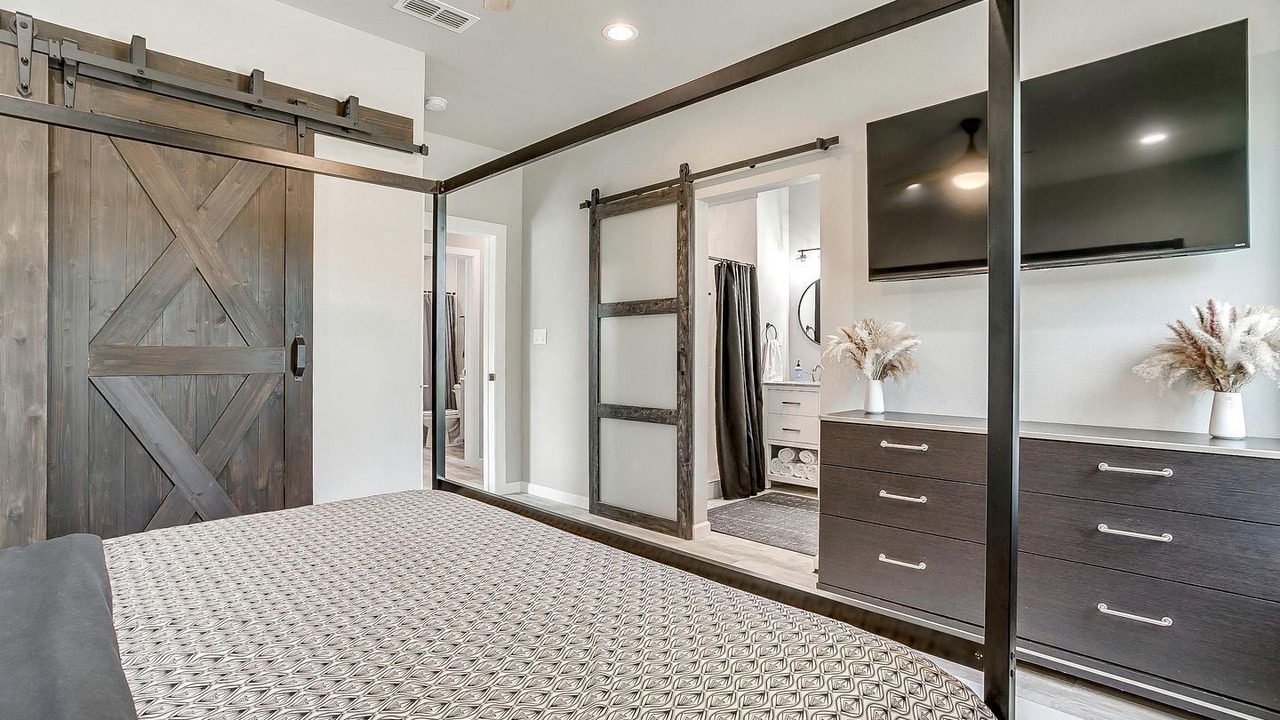 Photo of Bedroom in Lake Bridgeport