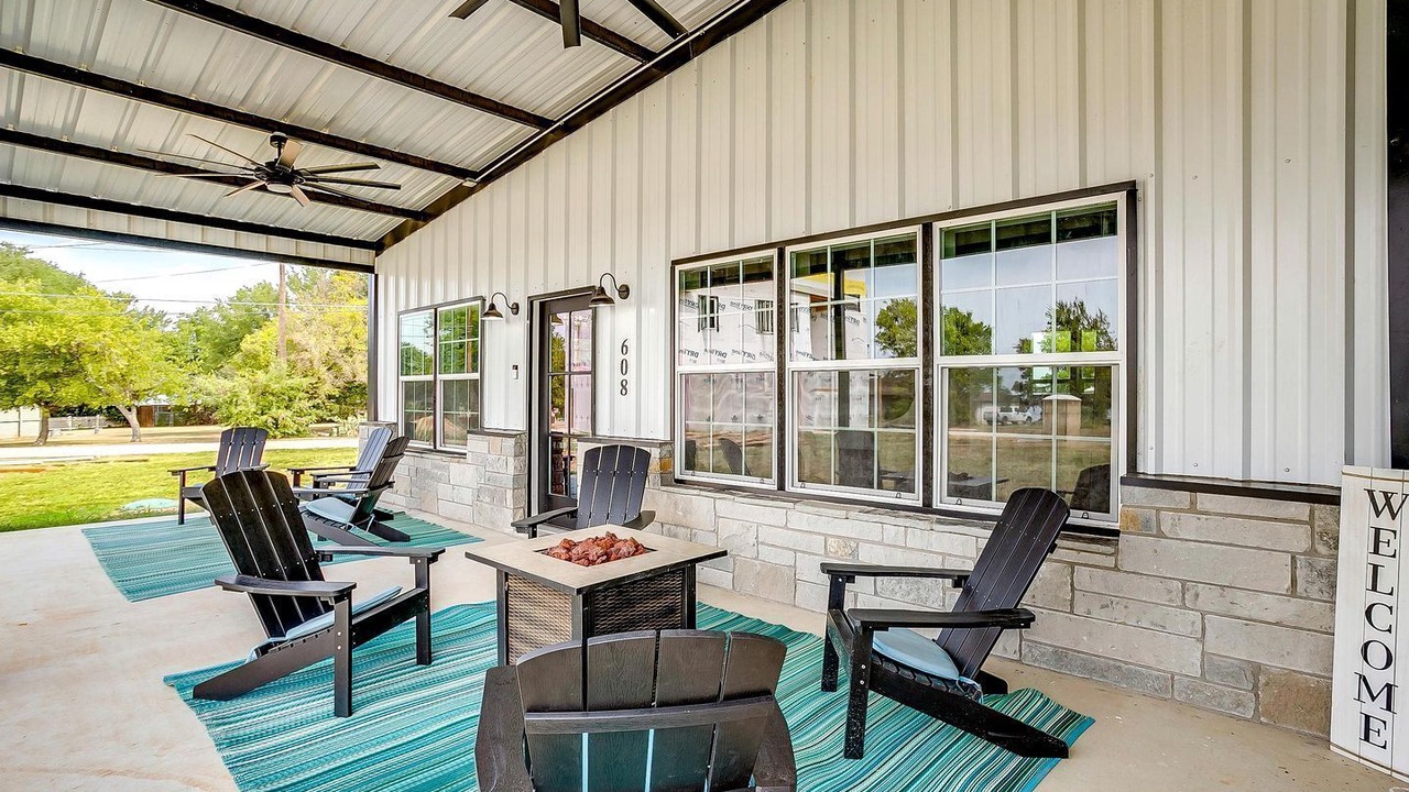 Photo of Patio Balcony in Lake Bridgeport