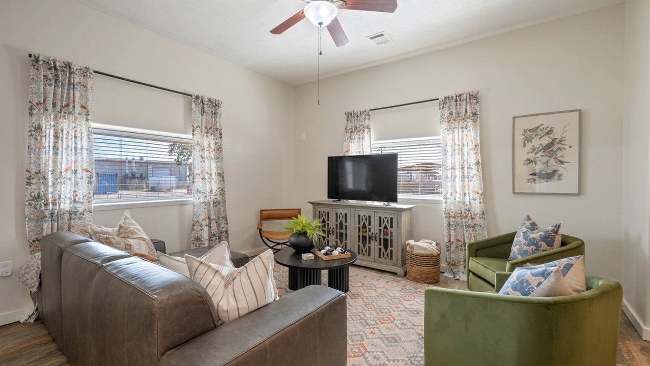 Photo of Livingroom in College Station