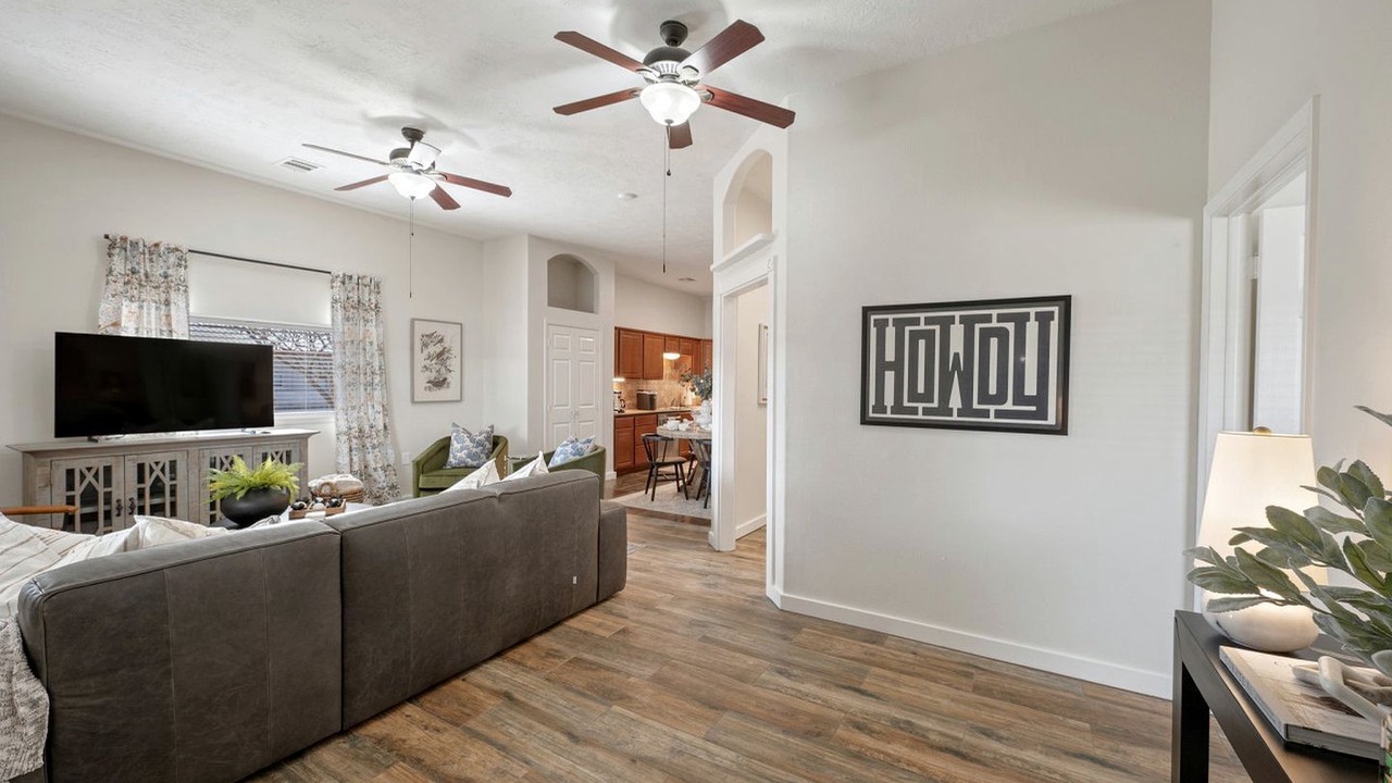 Photo of Livingroom in College Station
