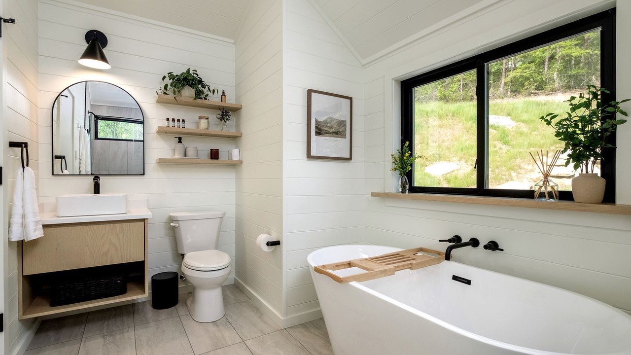 Photo of Bathroom in Balsam Grove