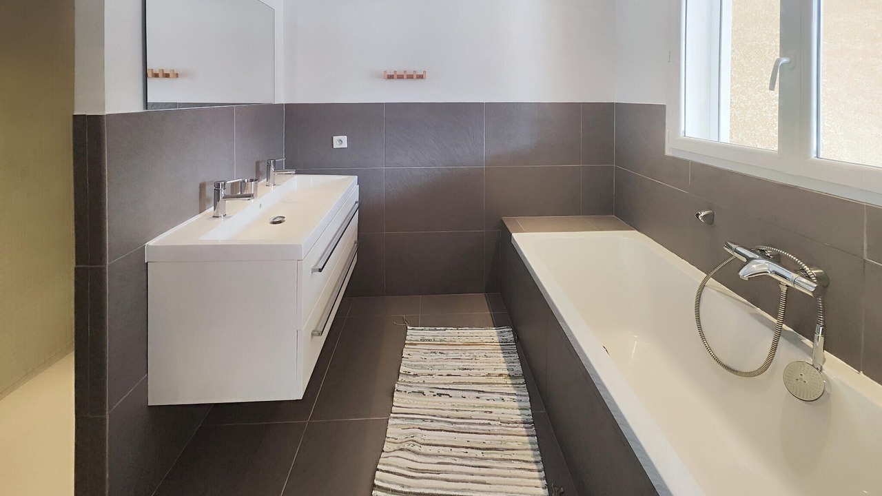 Photo of Bathroom in Roquebrun