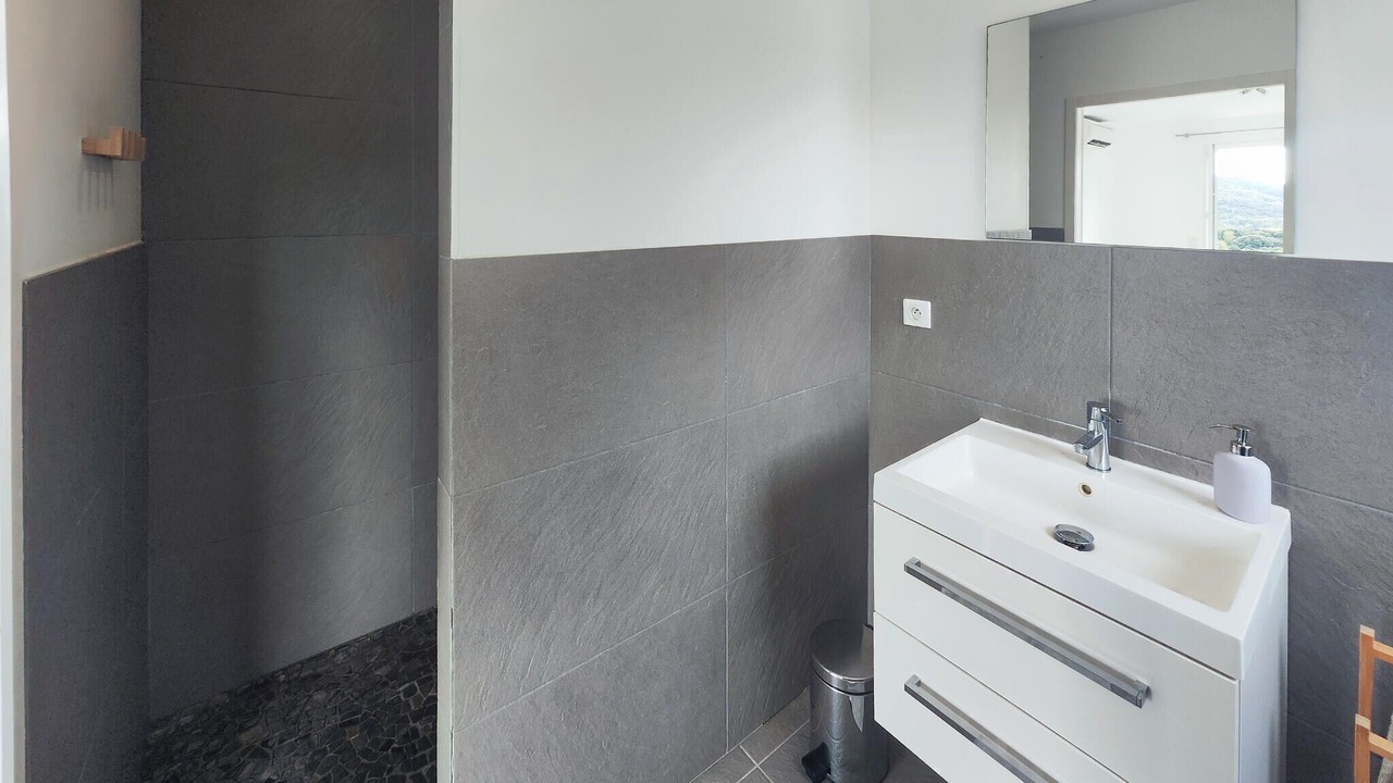 Photo of Bathroom in Roquebrun