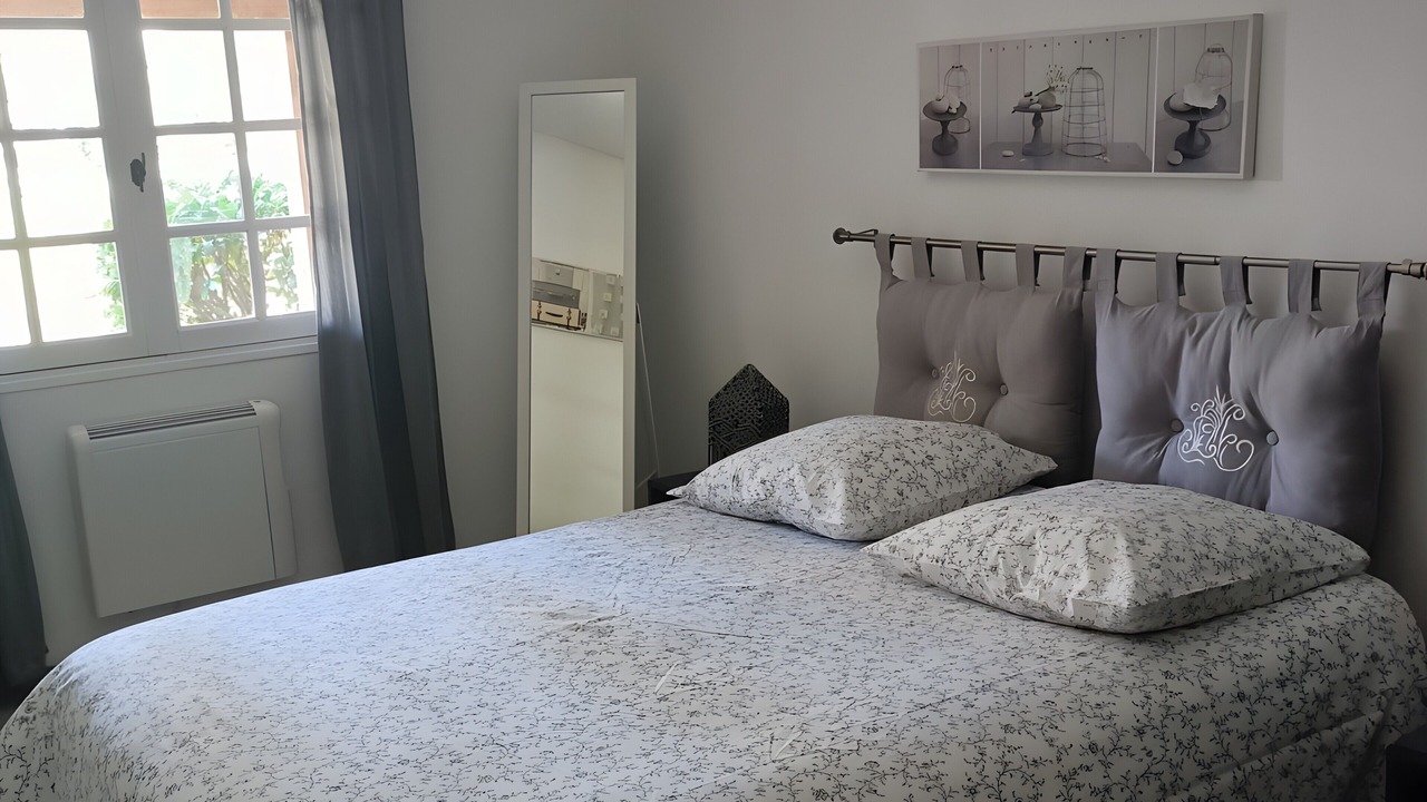 Photo of Bedroom in Chandolas