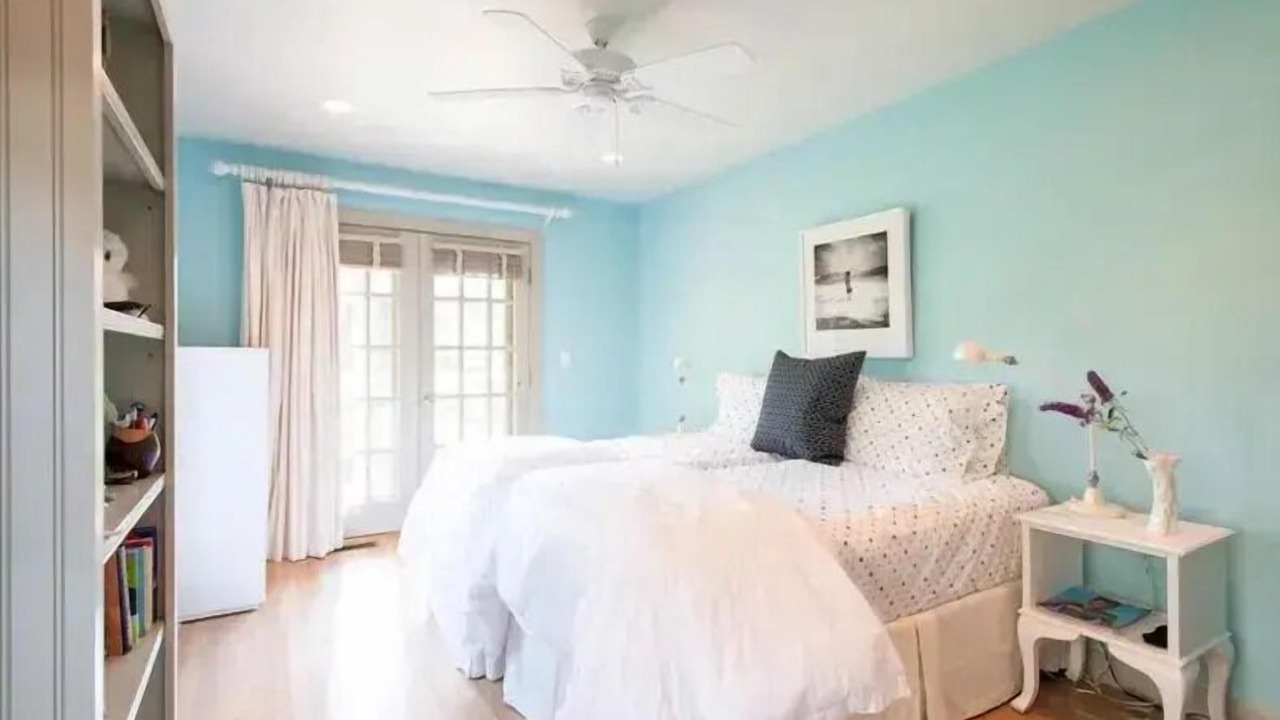 Photo of Bedroom in Surfside