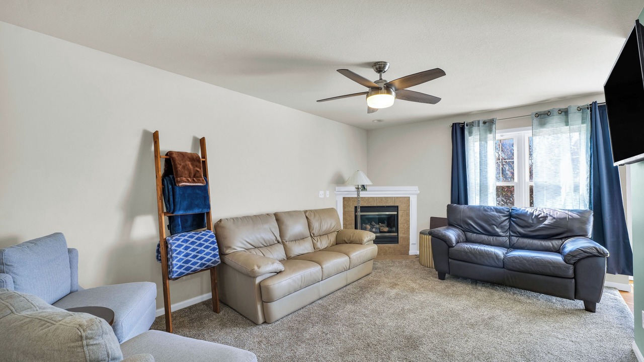 Photo of Livingroom in Champaign