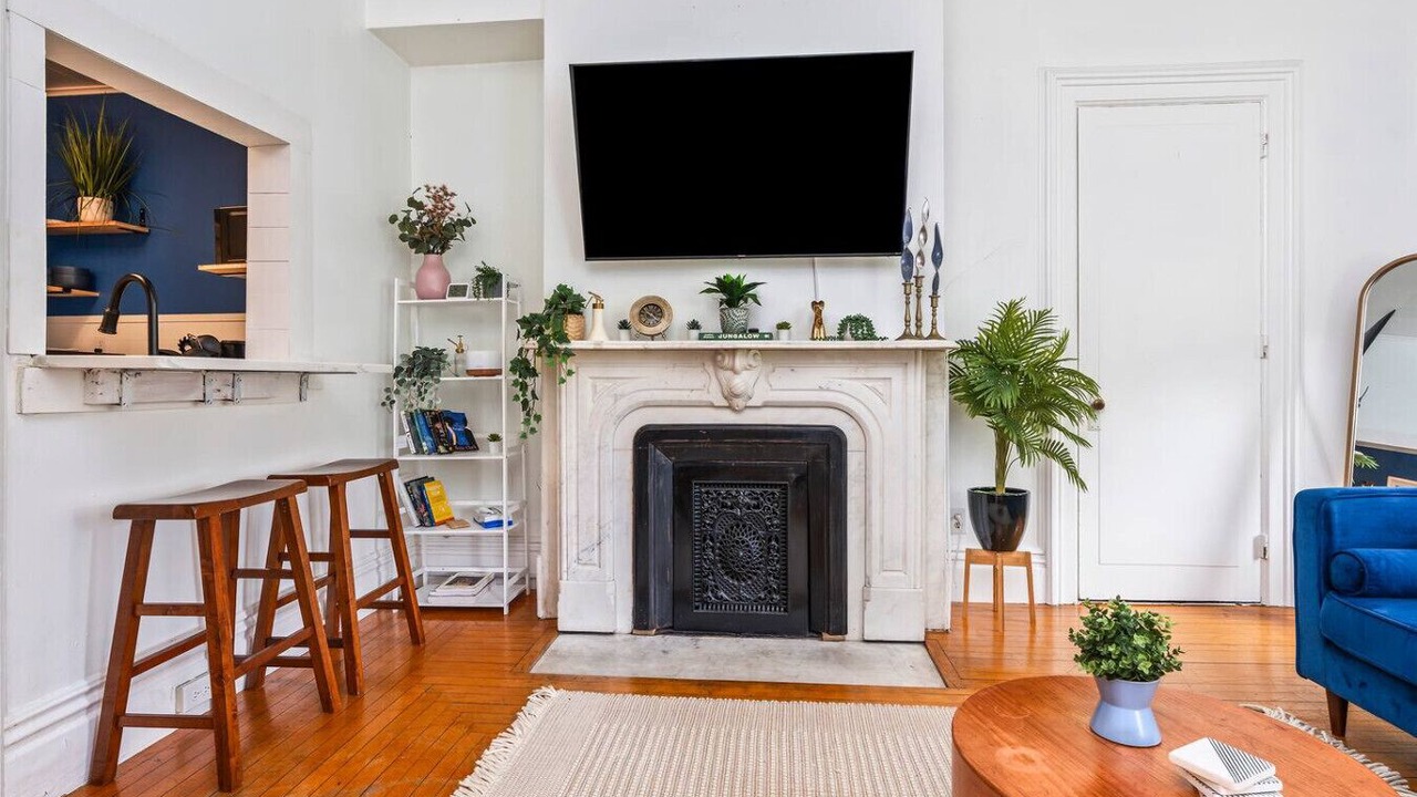 Photo of Livingroom in Newtonville