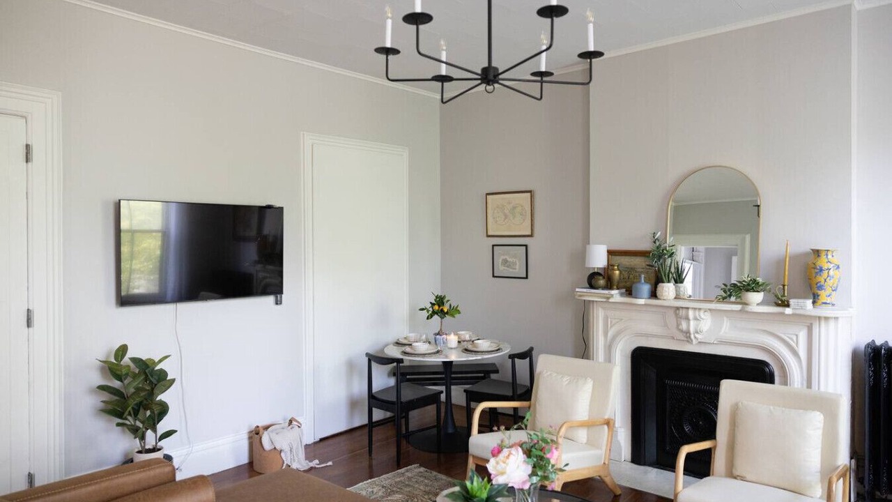 Photo of Livingroom in Newtonville